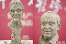 蓝天野塑像（左）和乔羽塑像（右）　史春阳　摄